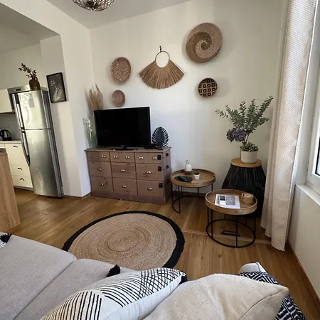 Dom wakacyjny Maison Cosy, Climatisation Et Jardin Tours